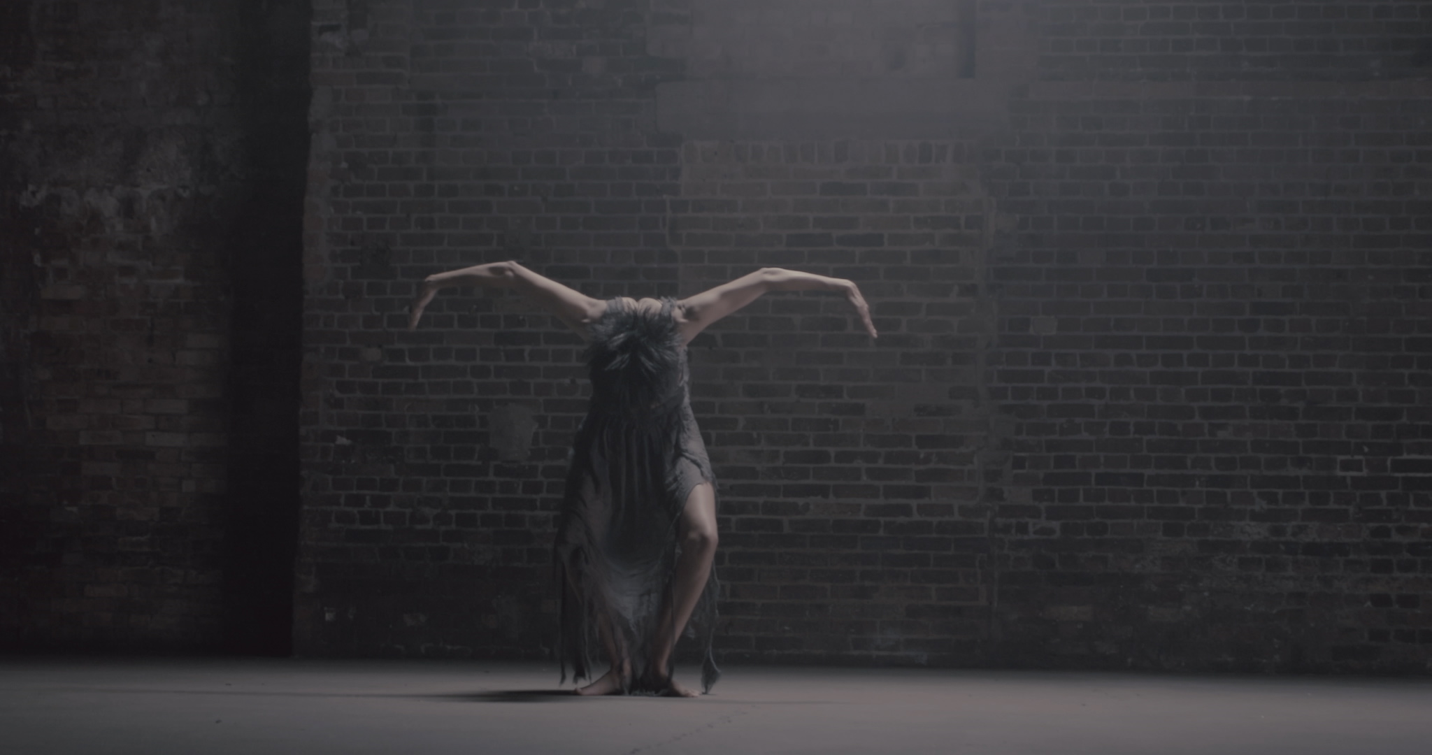 Masce - Hexentanz Experimental and Fashion Film - Samira Mahboub Bird Pose