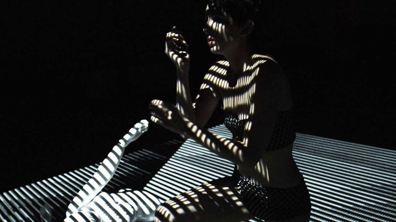  Dejha Ti - Ania Catherine -  Projection Mapping - Moire Lady