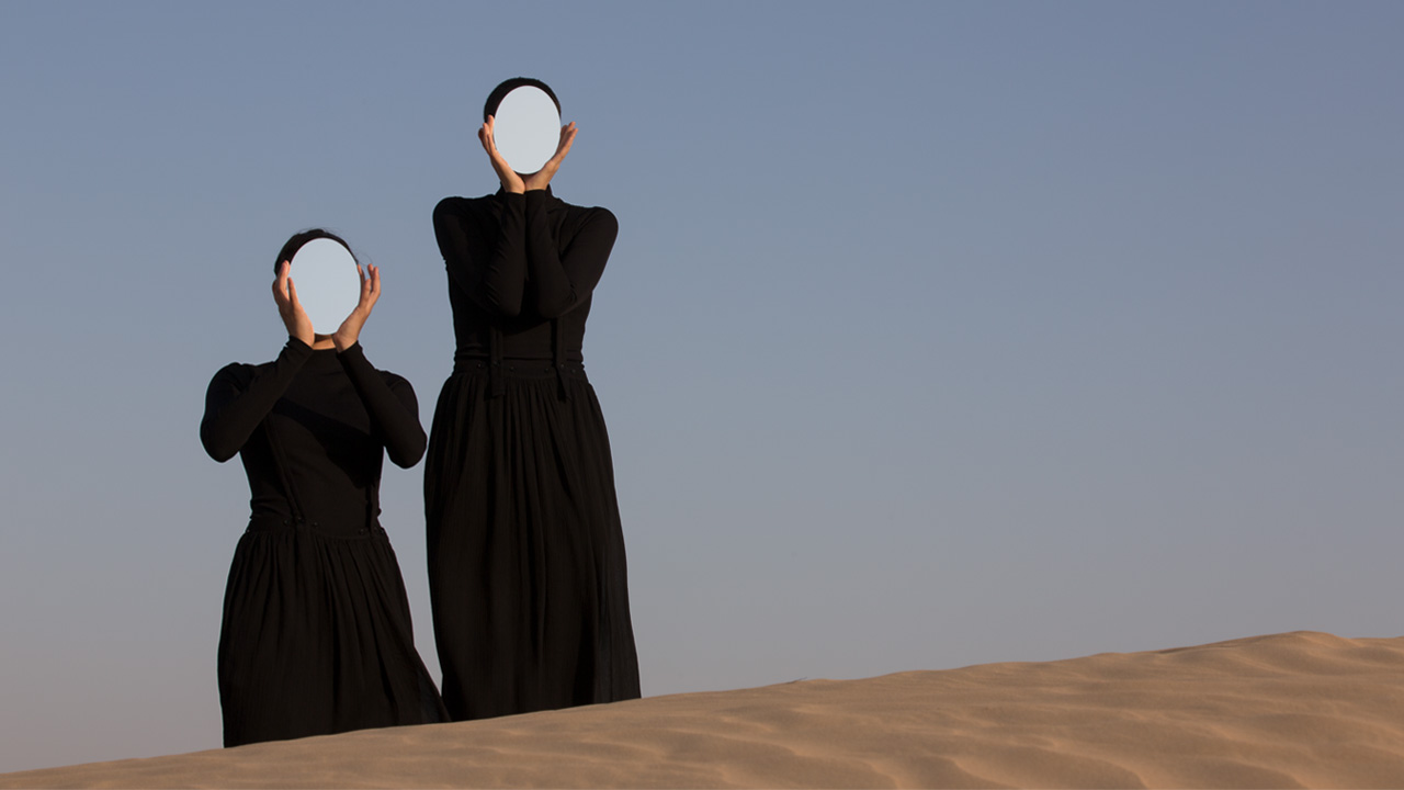 Dejha Ti Samania Mirror Stages Rika Magazine Dubai