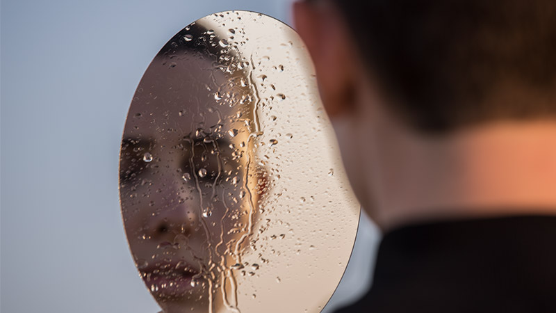 Dejha Ti Samania Rika Magazine Mirror Stages Dubai