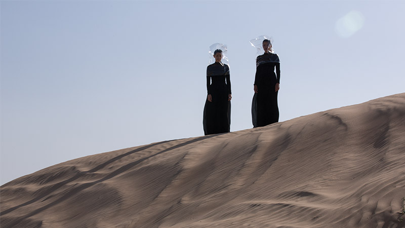 Dejha Ti Samania Rika Magazine Mirror Stages Dubai