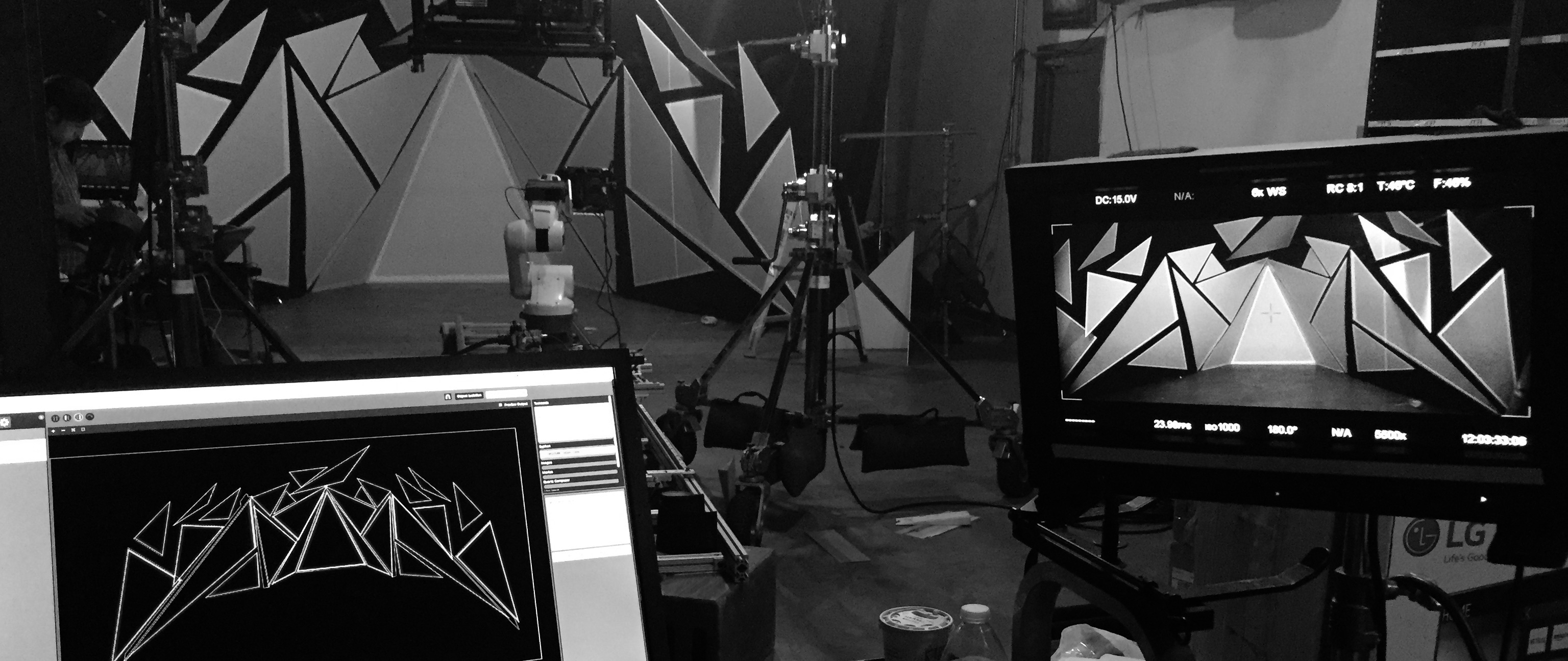 Masce - Triangle Room Projection Motion Control Set Design - Still 2