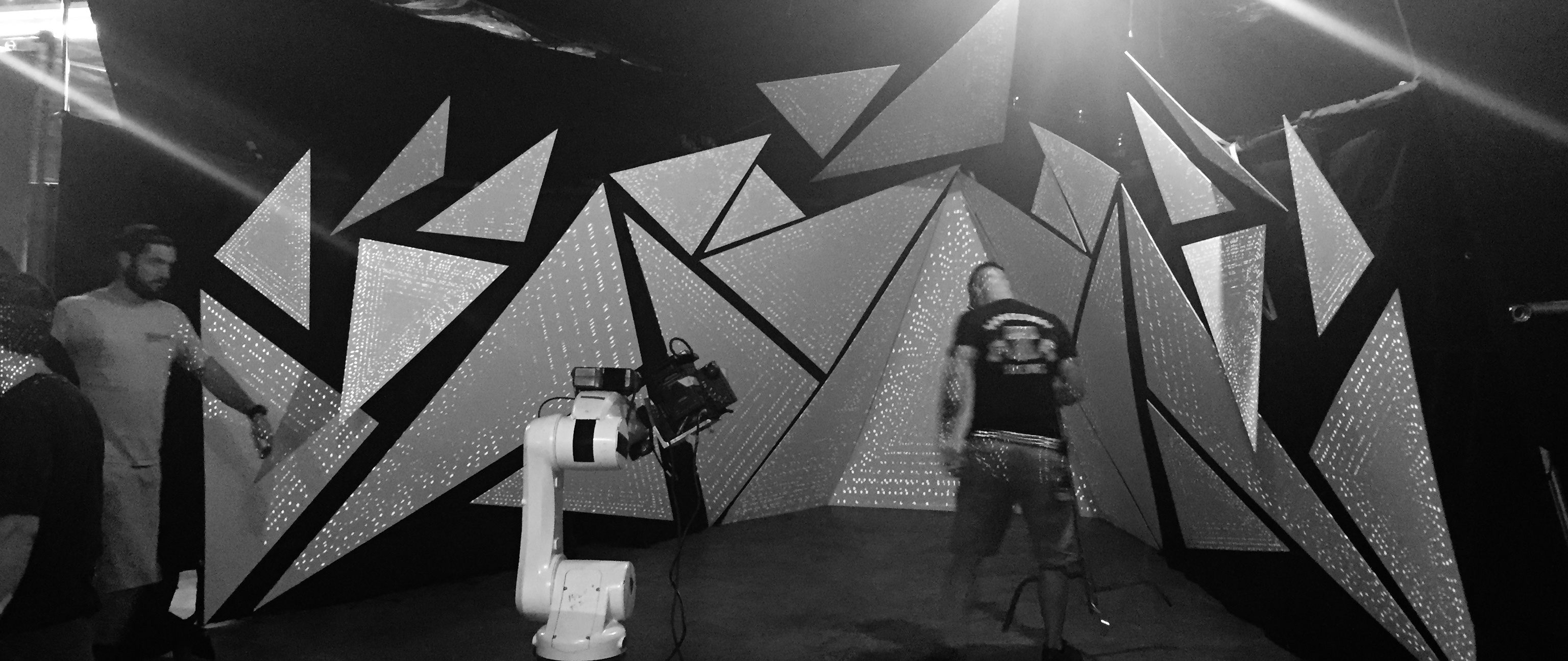Masce - Triangle Room Projection Motion Control Set Design - Still 1