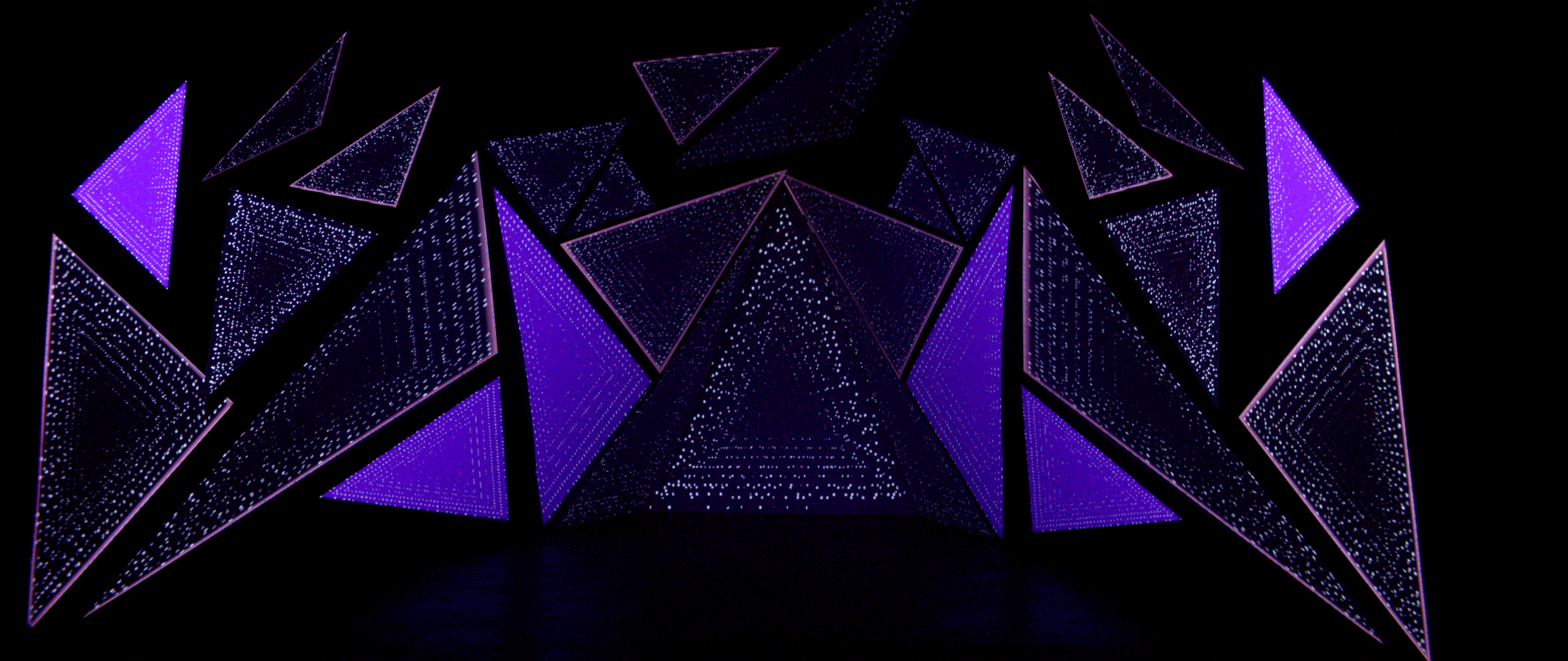 Dejha Ti - Projection Mapping - Triangles