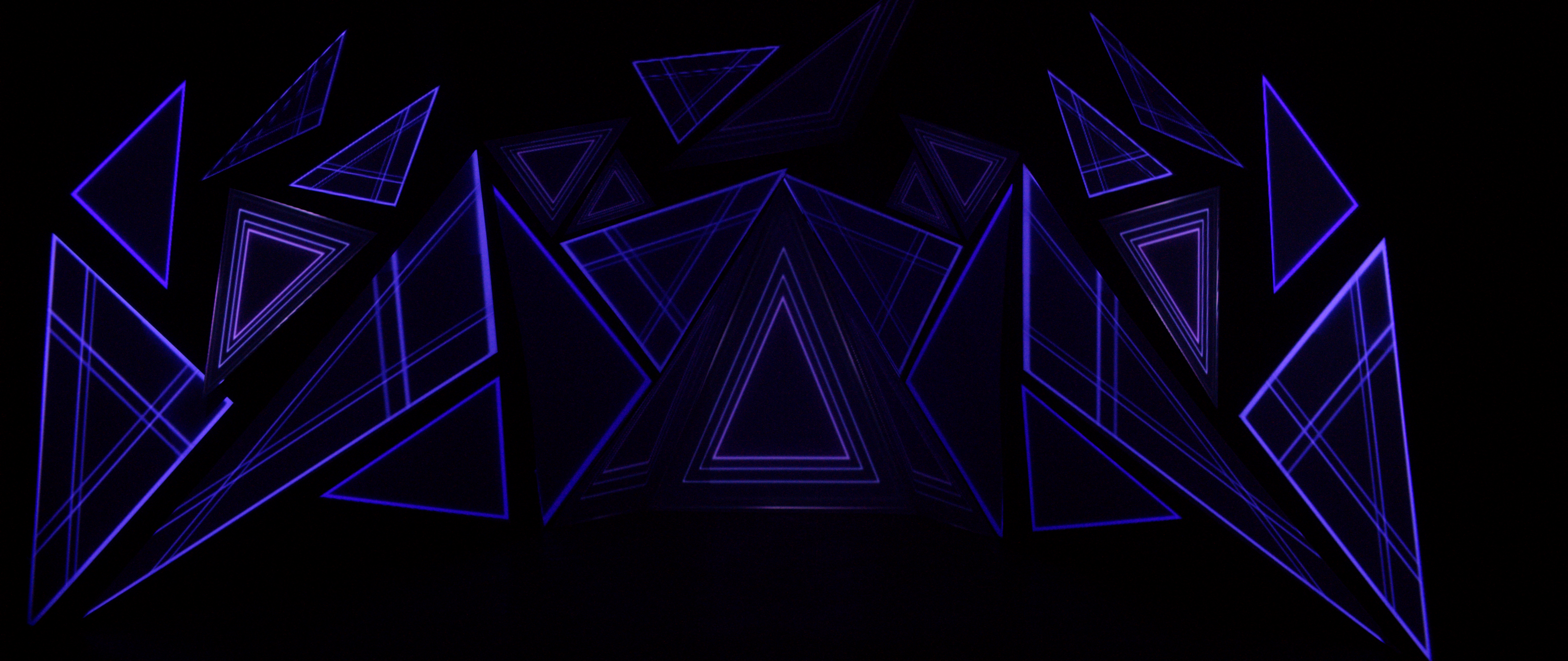 Masce - Triangle Room Projection Motion Control Set Design - Still 4